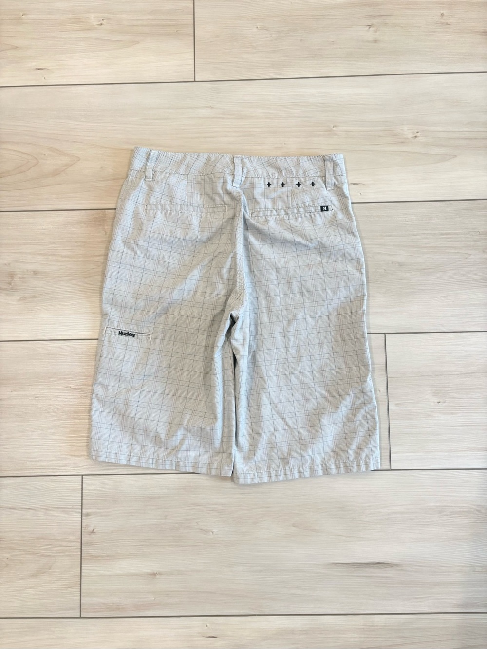 Hurley Y2K skater grunge Men’s Light Gray Plaid Flat-Front Chino Shorts